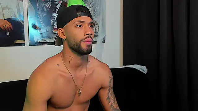 Snapshot of theo_sky1 chatting on 10/18/25, 02:40 theo sky1 online show from 10/18/25, 02:40