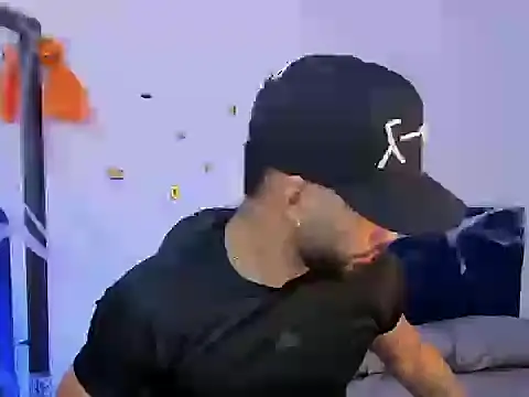 Snapshot of theo_sky1 chatting on 10/27/25, 02:21 theo sky1 online show from 10/27/25, 02:21