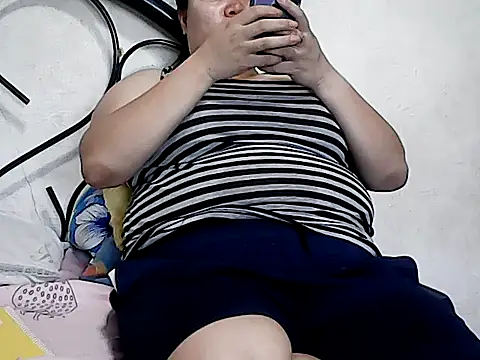 Snapshot of HornyPussie69 chatting on 06/16/26, 12:46 HornyPussie69 online show from 06/16/26, 12:46