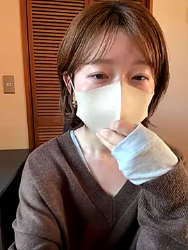 Snapshot of momo_yuipu chatting on 10/23/25, 02:11 momo yuipu online show from 10/23/25, 02:11