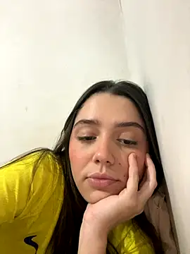 luiza barcelos online show from 10/15/25, 02:44
