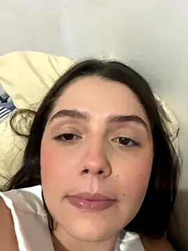 luiza barcelos online show from 10/17/25, 02:48