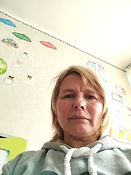 Snapshot of Masha412111 chatting on 10/02/25, 11:06 Masha412111 online show from 10/02/25, 11:06