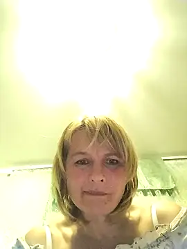 Snapshot of Masha412111 chatting on 10/03/25, 07:44 Masha412111 online show from 10/03/25, 07:44