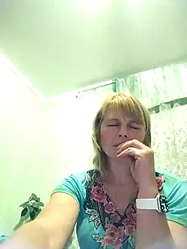 Snapshot of Masha412111 chatting on 10/06/25, 08:39 Masha412111 online show from 10/06/25, 08:39