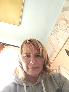 Snapshot of Masha412111 chatting on 10/08/25, 08:34 Masha412111 online show from 10/08/25, 08:34