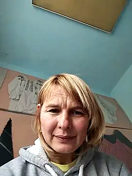 Snapshot of Masha412111 chatting on 10/09/25, 08:56 Masha412111 online show from 10/09/25, 08:56