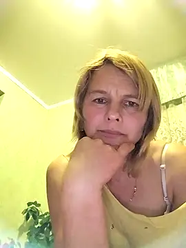 Snapshot of Masha412111 chatting on 10/14/25, 07:58 Masha412111 online show from 10/14/25, 07:58
