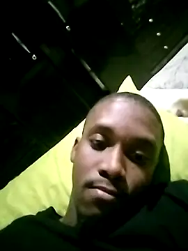 Snapshot of Thabisomgaga1 chatting on 05/17/26, 01:47 Thabisomgaga1 online show from 05/17/26, 01:47