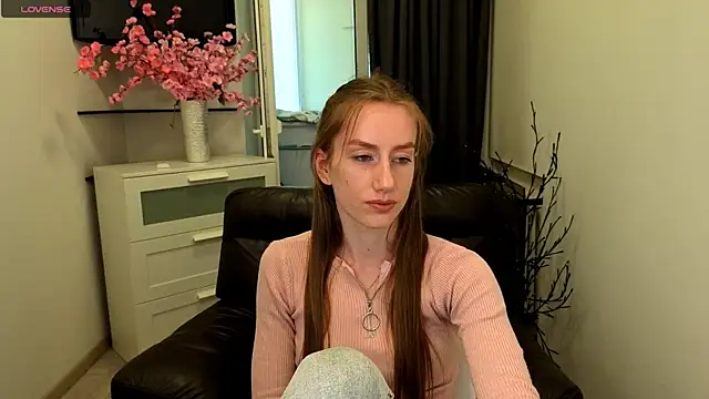 Snapshot of GoldenRose_ chatting on 05/26/26, 12:34 GoldenRose online show from 05/26/26, 12:34