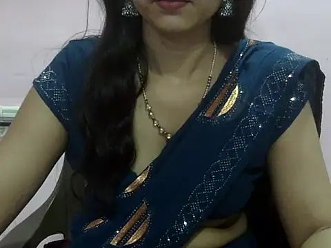 Snapshot of Laila_Cute chatting on 04/21/26, 05:17 Laila Cute online show from 04/21/26, 05:17