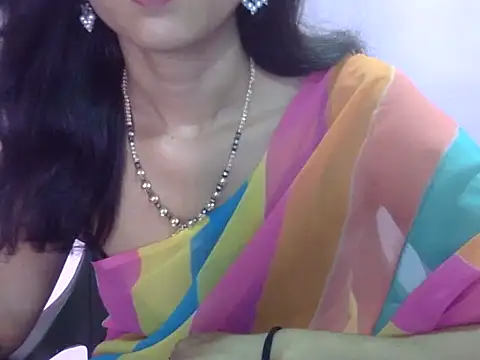 Snapshot of Laila_Cute chatting on 05/18/26, 04:07 Laila Cute online show from 05/18/26, 04:07