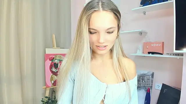 JulieLupo online show from 10/05/25, 06:12