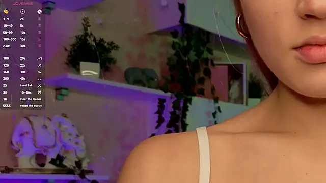 JulieLupo online show from 12/05/25, 06:11