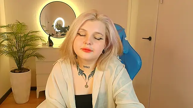 Shad0wPurr online show from 10/03/25, 08:55