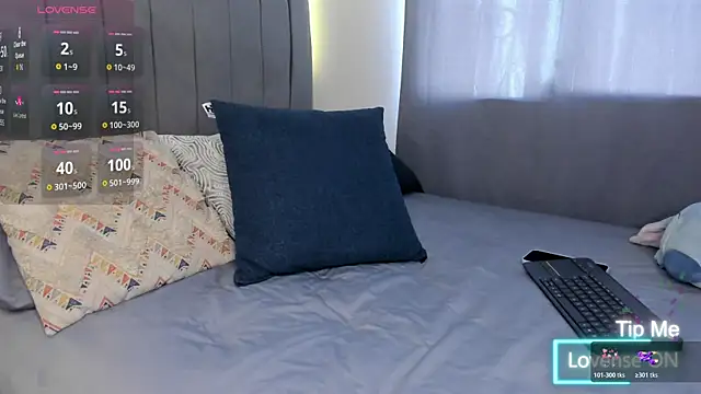 Snapshot of JARETHH chatting on 12/21/25, 03:30 JARETHH online show from 12/21/25, 03:30