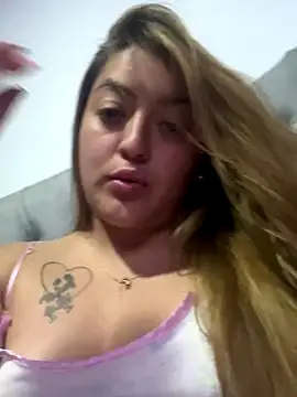 Snapshot of itsgianna chatting on 10/15/25, 05:29 itsgianna online show from 10/15/25, 05:29