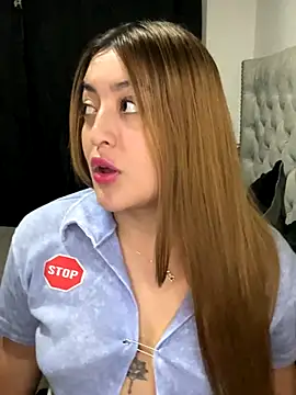 Snapshot of itsgianna chatting on 10/16/25, 01:28 itsgianna online show from 10/16/25, 01:28