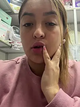 Snapshot of itsgianna chatting on 10/16/25, 05:03 itsgianna online show from 10/16/25, 05:03