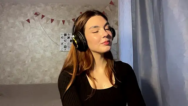 TeresitaLish online show from 10/09/25, 02:37