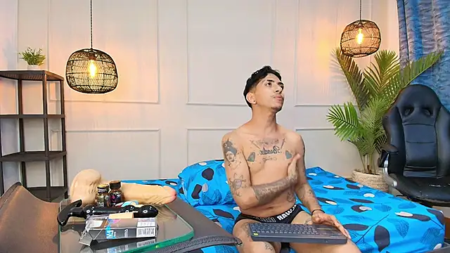 fkenneth macias online show from 10/10/25, 04:00