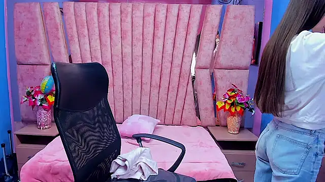 sarah sweett  online show from 02/18/26, 02:46