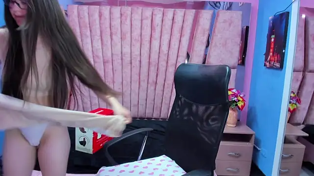 sarah sweett  online show from 03/19/26, 02:10