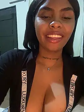 Snapshot of Itanydiorr chatting on 10/10/25, 03:27 Itanydiorr online show from 10/10/25, 03:27