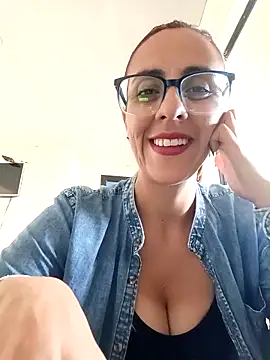 Snapshot of Jade_1-9 chatting on 11/17/25, 06:14 Jade 1-9 online show from 11/17/25, 06:14