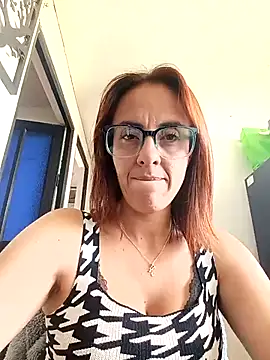 Snapshot of Jade_1-9 chatting on 11/18/25, 06:01 Jade 1-9 online show from 11/18/25, 06:01