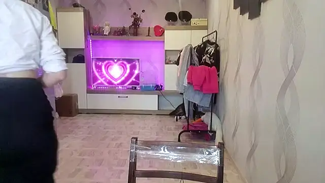 Snapshot of Elyra_glow chatting on 10/02/25, 12:34 Elyra glow online show from 10/02/25, 12:34