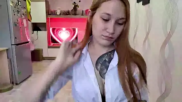 Snapshot of Elyra_glow chatting on 10/03/25, 12:24 Elyra glow online show from 10/03/25, 12:24