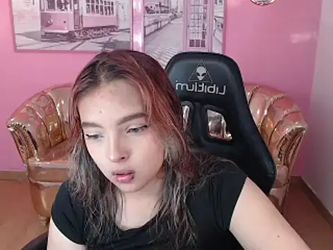 mia foster t online show from 10/07/25, 12:35