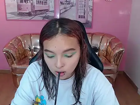 mia foster t online show from 10/11/25, 12:47