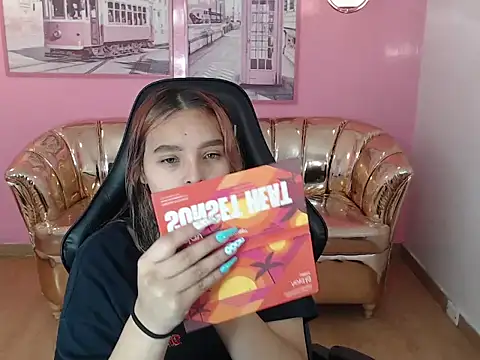 mia foster t online show from 10/12/25, 12:37