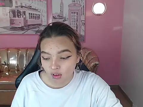 mia foster t online show from 11/01/25, 12:40