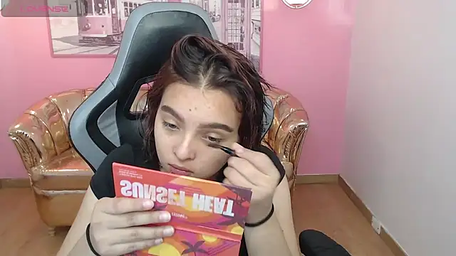 mia foster t online show from 11/30/25, 01:15