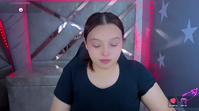 Snapshot of mia_foster_t chatting on 07/18/26, 01:37 mia foster t online show from 07/18/26, 01:37