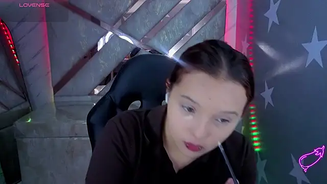 Snapshot of mia_foster_t chatting on 07/19/26, 01:37 mia foster t online show from 07/19/26, 01:37