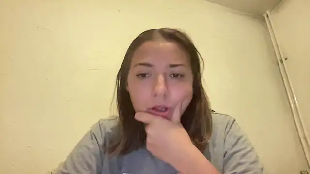 Snapshot of looloopaul chatting on 10/30/25, 01:34 looloopaul online show from 10/30/25, 01:34