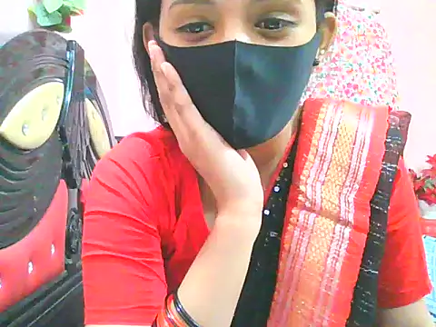 Snapshot of night_queeen7 chatting on 11/08/25, 08:18 night queeen7 online show from 11/08/25, 08:18