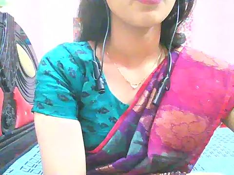 Snapshot of night_queeen7 chatting on 11/15/25, 07:10 night queeen7 online show from 11/15/25, 07:10