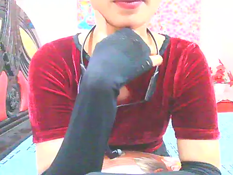 Snapshot of night_queeen7 chatting on 11/18/25, 06:34 night queeen7 online show from 11/18/25, 06:34