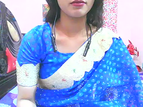 Snapshot of night_queeen7 chatting on 11/19/25, 07:36 night queeen7 online show from 11/19/25, 07:36