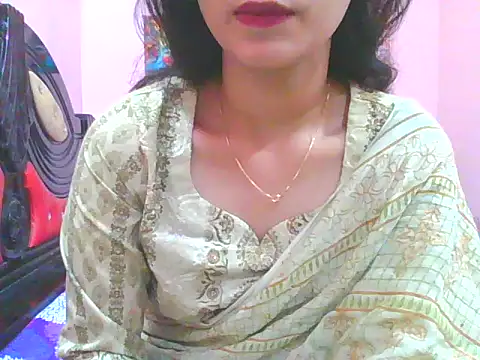 Snapshot of night_queeen7 chatting on 11/30/25, 08:35 night queeen7 online show from 11/30/25, 08:35