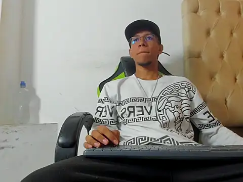 MaxVibe420 online show from 10/16/25, 01:23