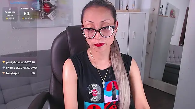 alexia james  online show from 04/17/26, 09:07