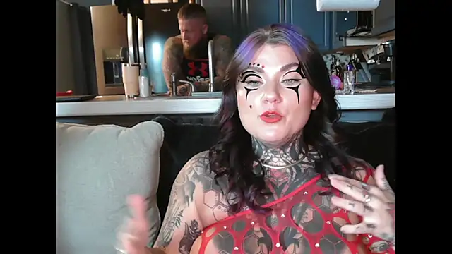 Snapshot of ventressink chatting on 10/31/25, 12:44 ventressink online show from 10/31/25, 12:44