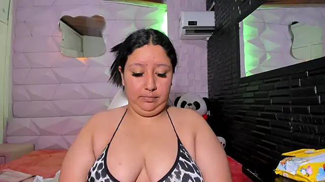 DulcineaSaenz online show from 10/04/25, 05:55