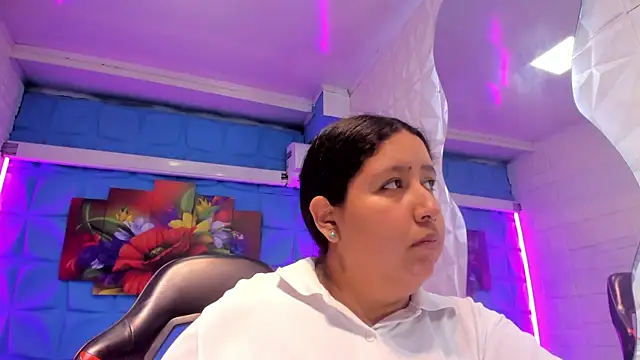 DulcineaSaenz online show from 10/18/25, 08:31